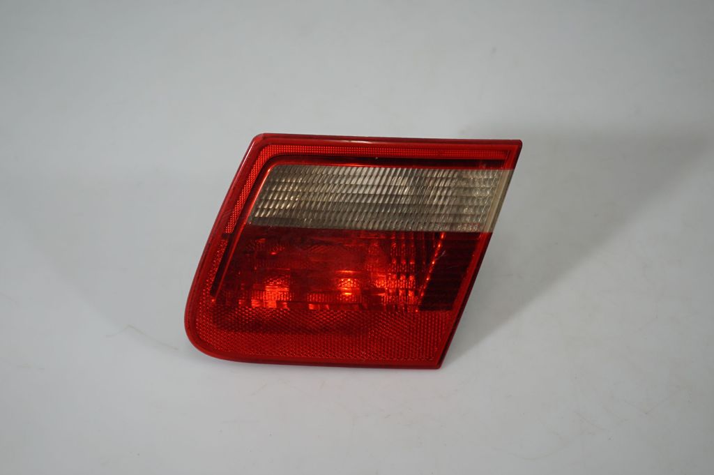 Tailgate rear/tail lights