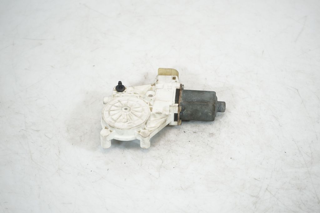 Front door window regulator with motor (5)