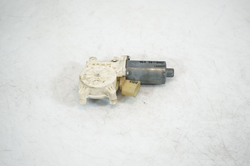 Front door window regulator with motor (5)