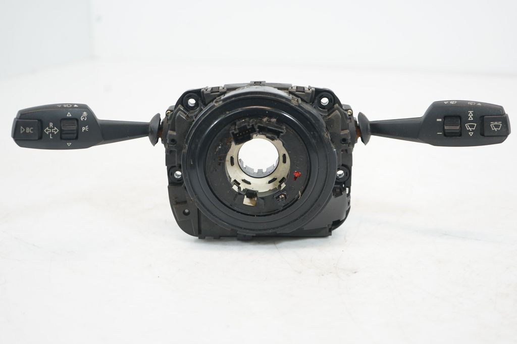 Wiper turn signal indicator stalk/switch (9)