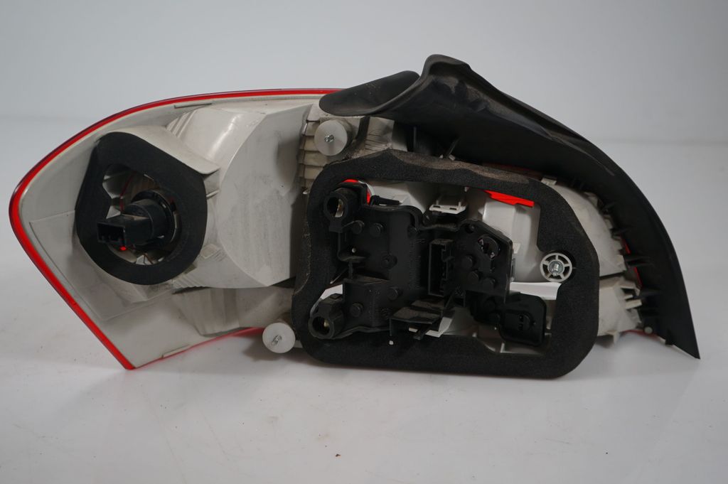 Rear/tail lights (8)