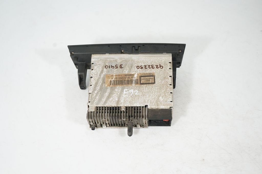 Radio/CD/DVD/GPS head unit (3)