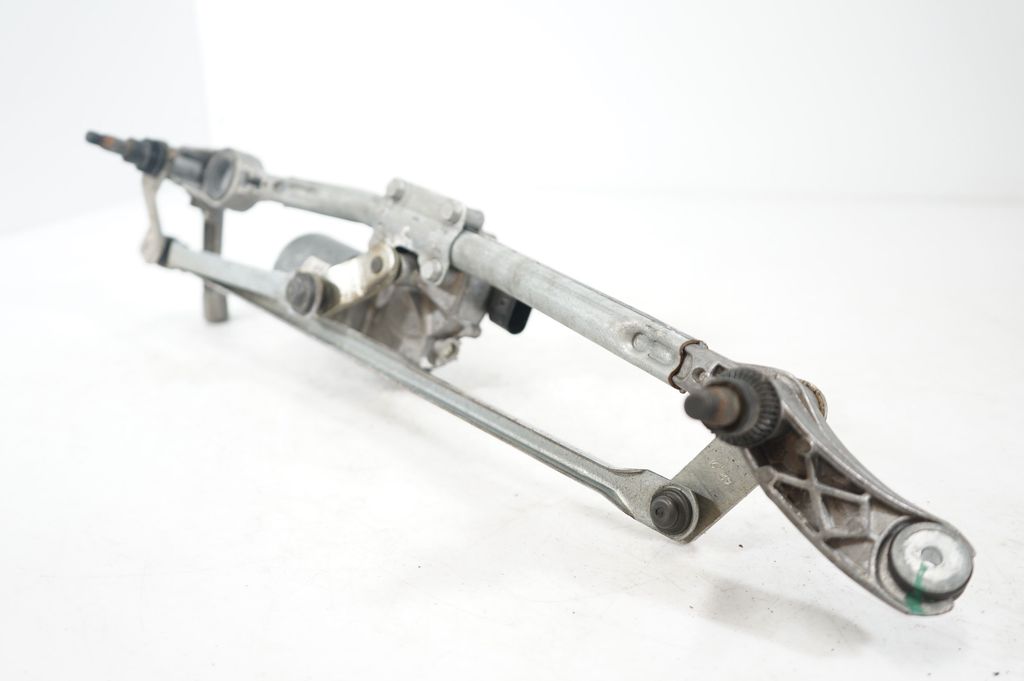 Front wiper linkage and motor (6)