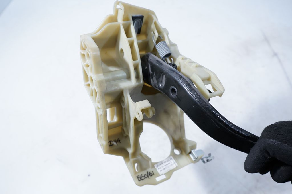Brake pedal (7)