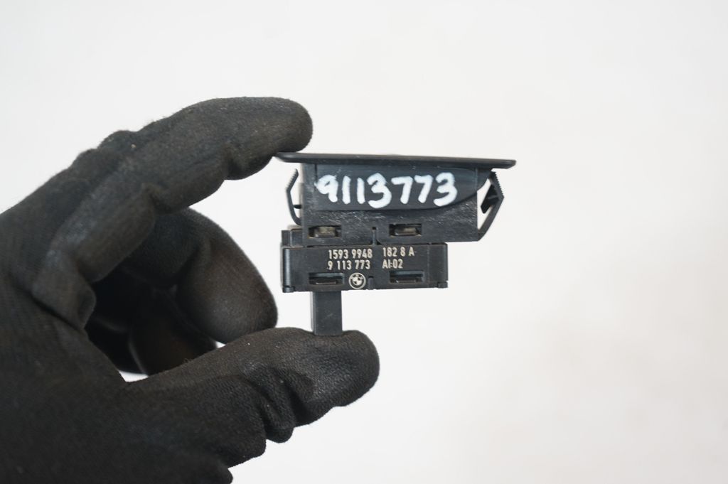 Electric window control switch (9)