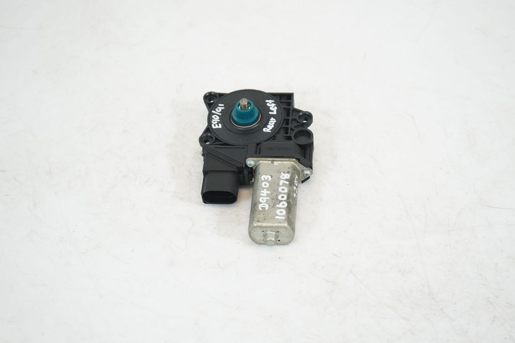 Rear door window regulator with motor (4)