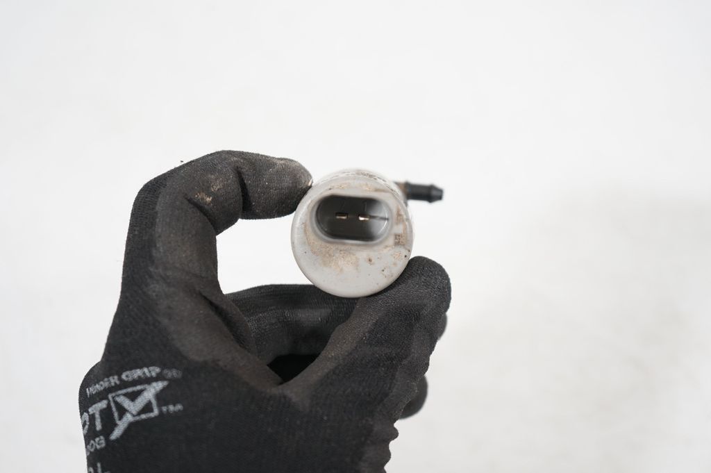 Windscreen/windshield washer pump (7)