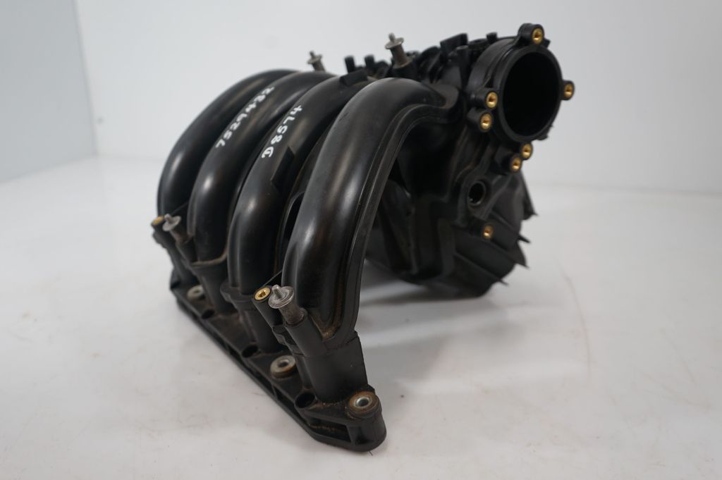 Intake manifold (8)