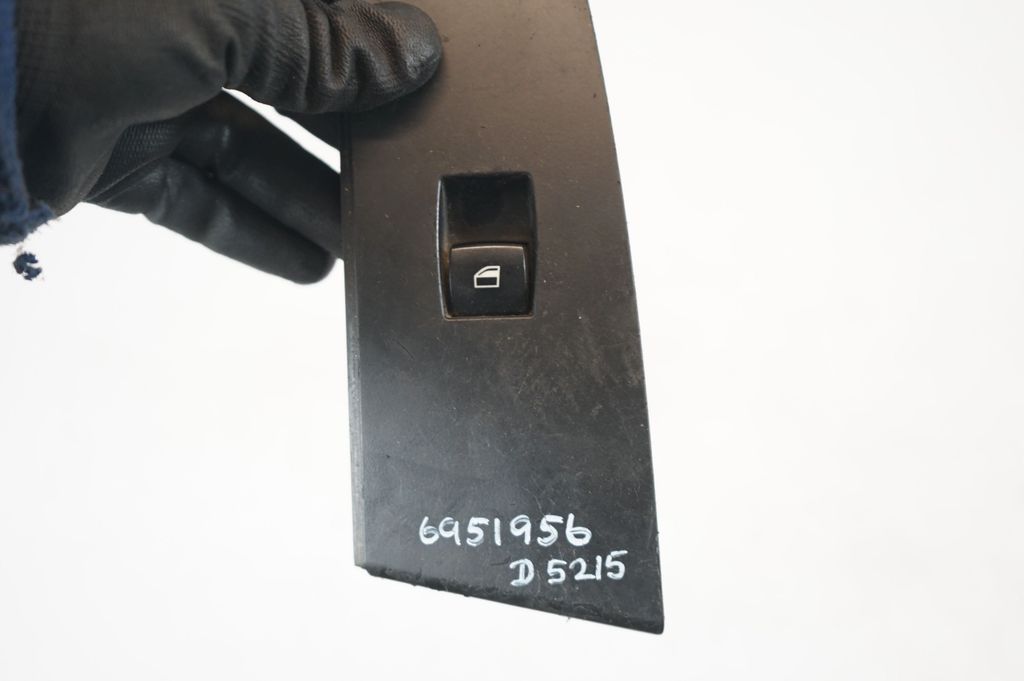 Electric window control switch (8)