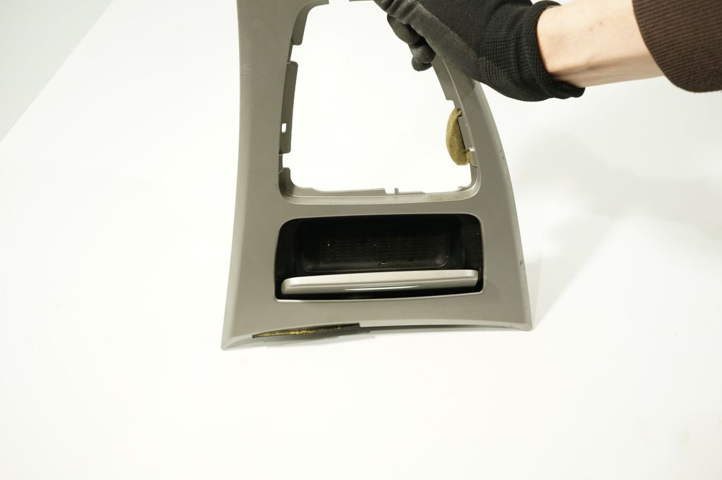 Dashboard glove box trim (7)