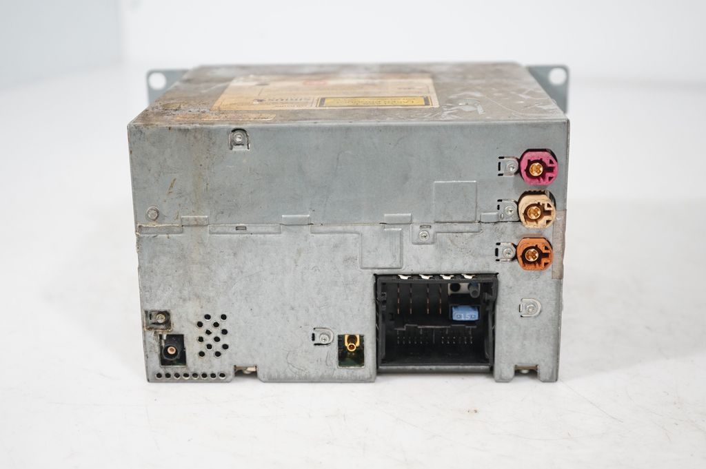 Radio/CD/DVD/GPS head unit (8)