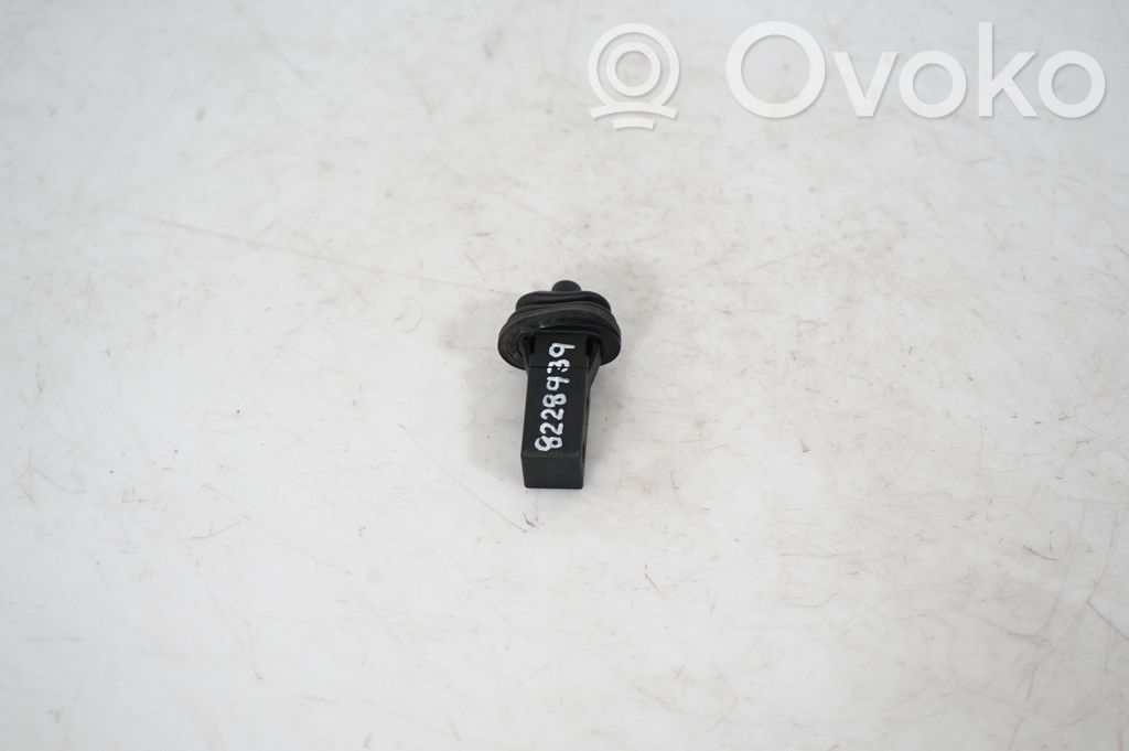 Fuel tank cap lock (4)