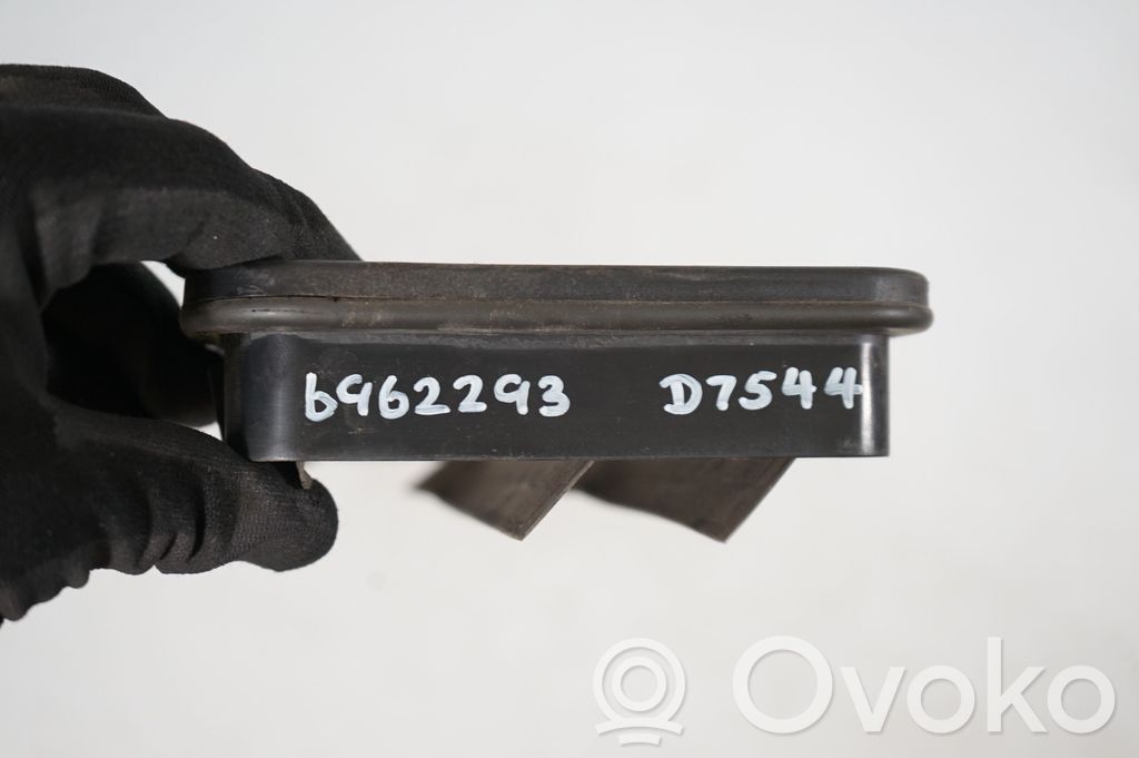 Quarter panel pressure vent (8)