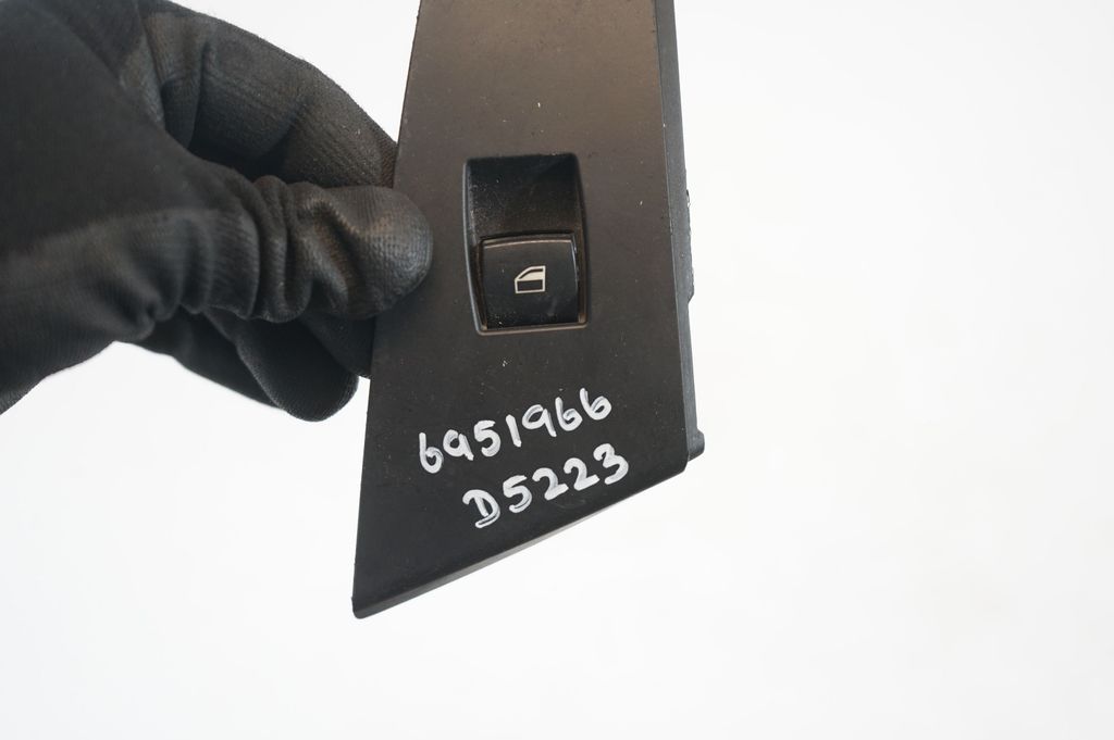 Electric window control switch (8)