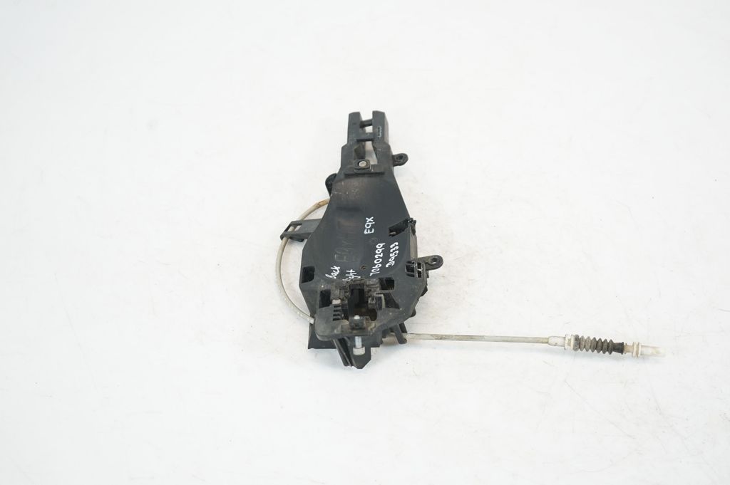 Rear door exterior handle/bracket (4)