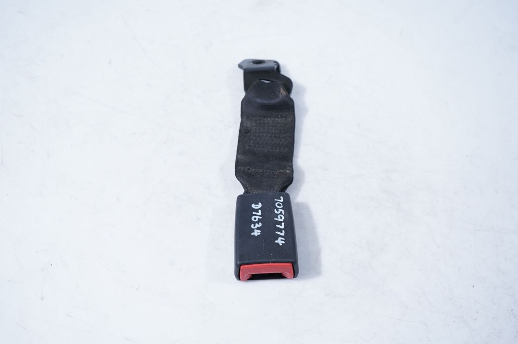 Rear seatbelt buckle (2)