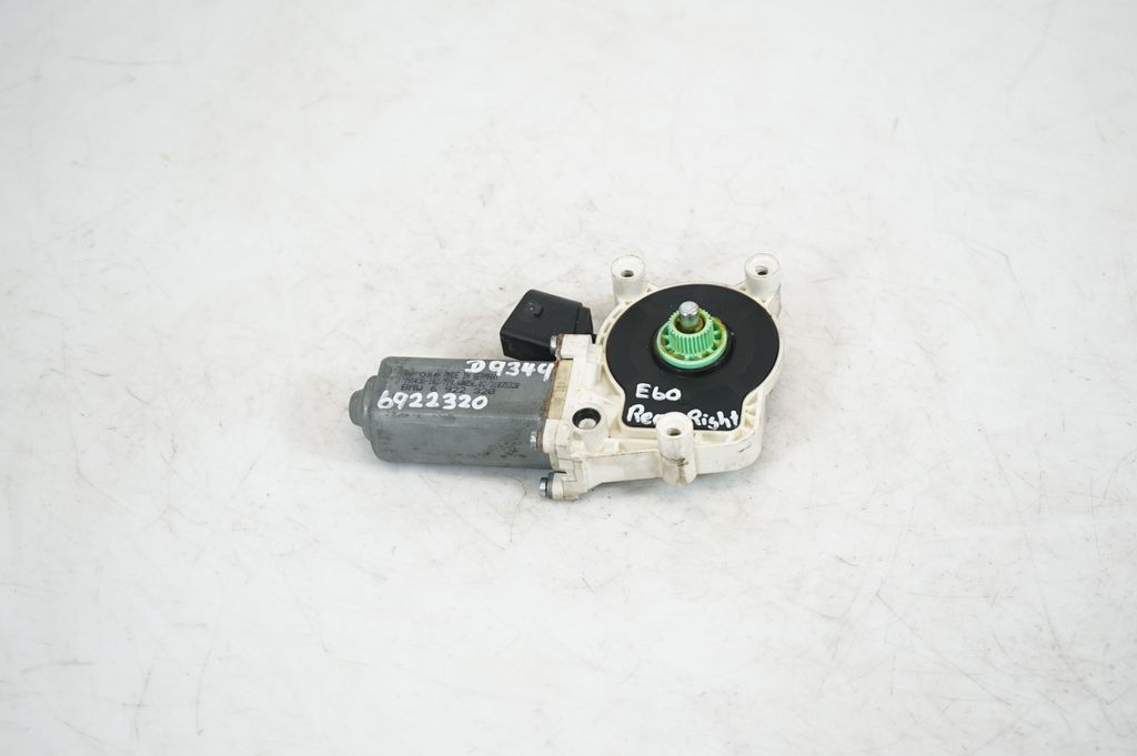 Rear door window regulator with motor