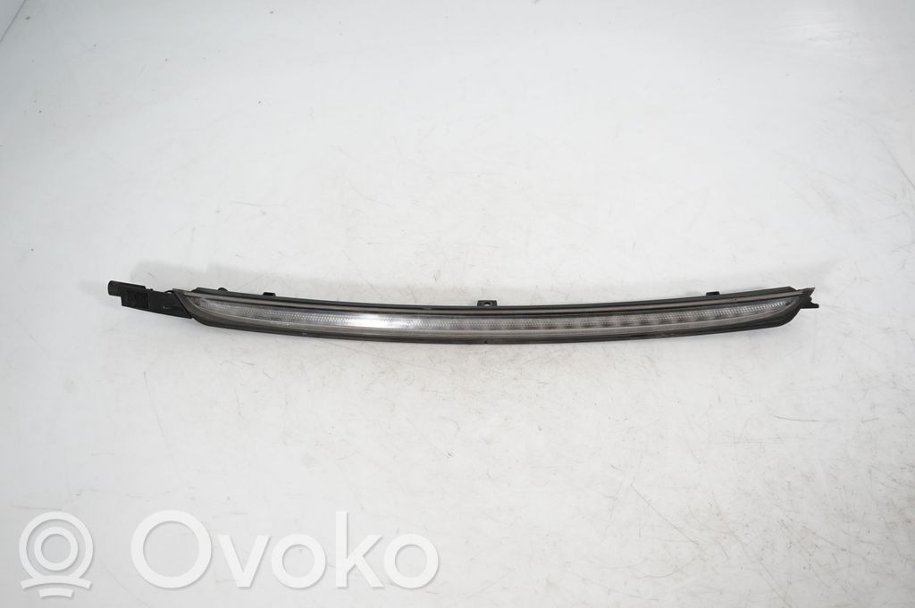 Third/center stoplight