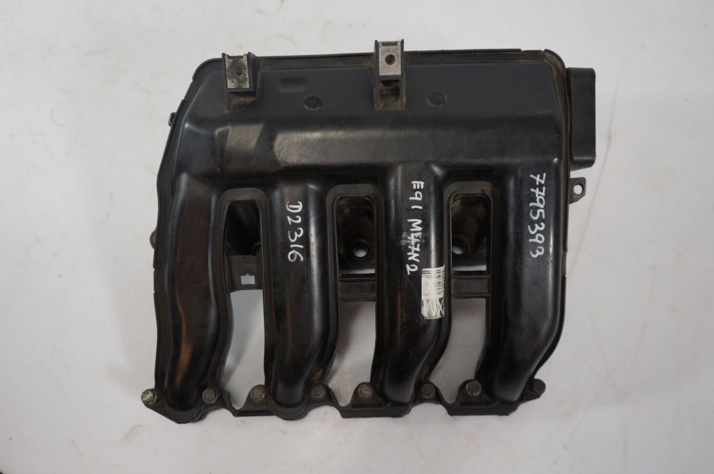 Intake manifold (8)
