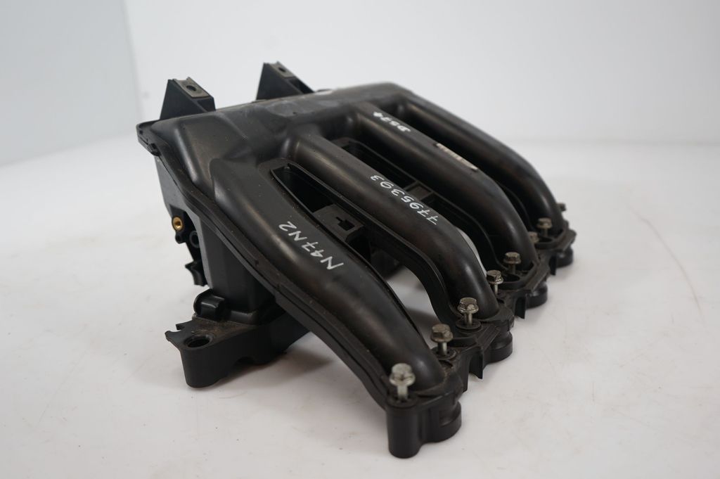 Intake manifold (8)