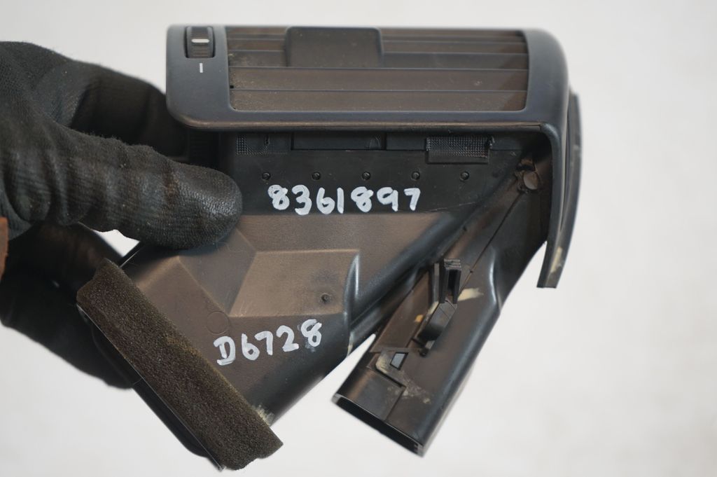 Dashboard side air vent grill/cover trim (8)