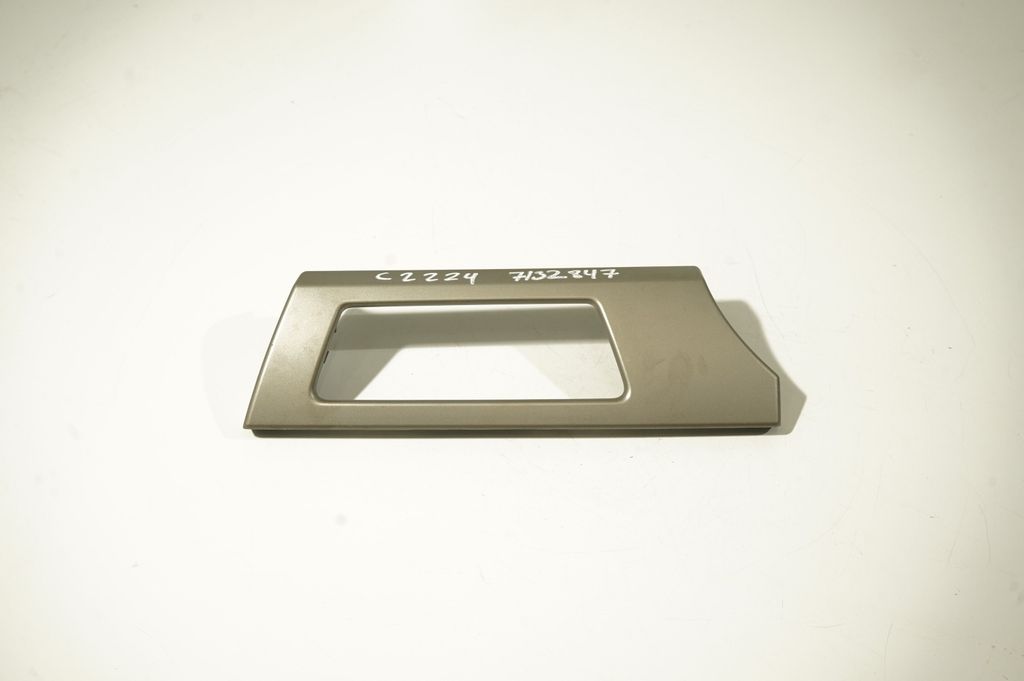 Dashboard glove box trim