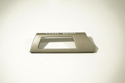 Dashboard glove box trim