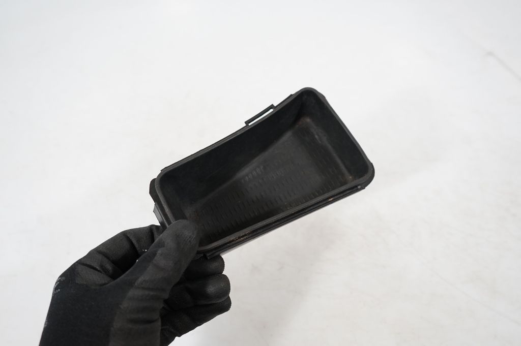 Gear shifter surround trim plastic (6)