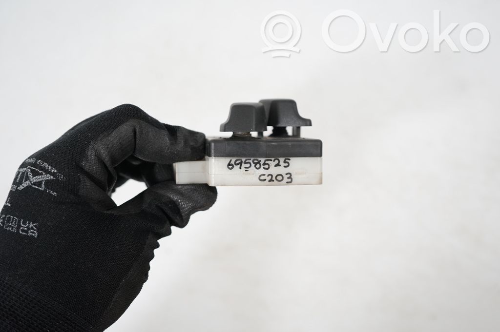 Seat control switch (9)