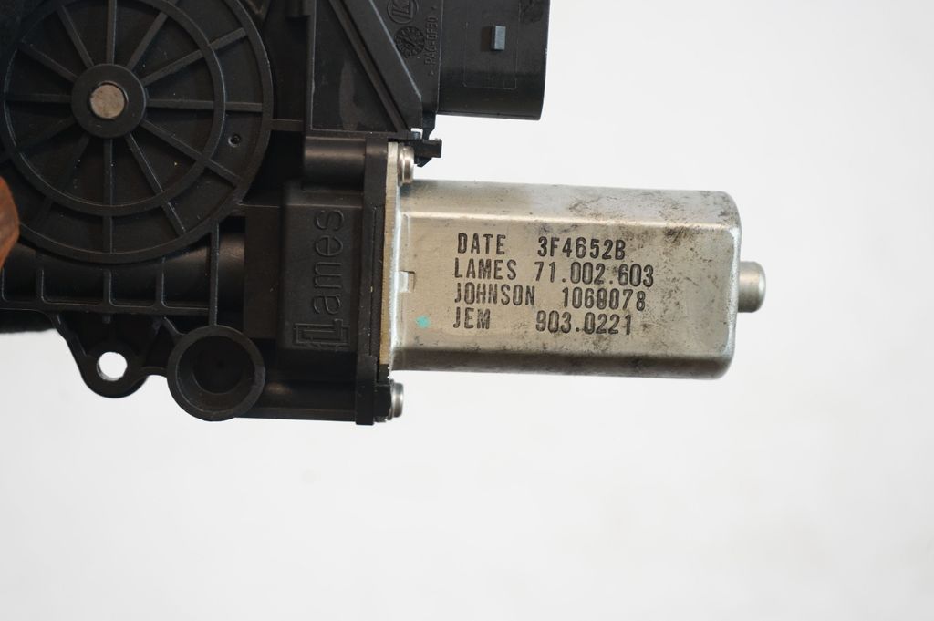 Rear door window regulator with motor (7)