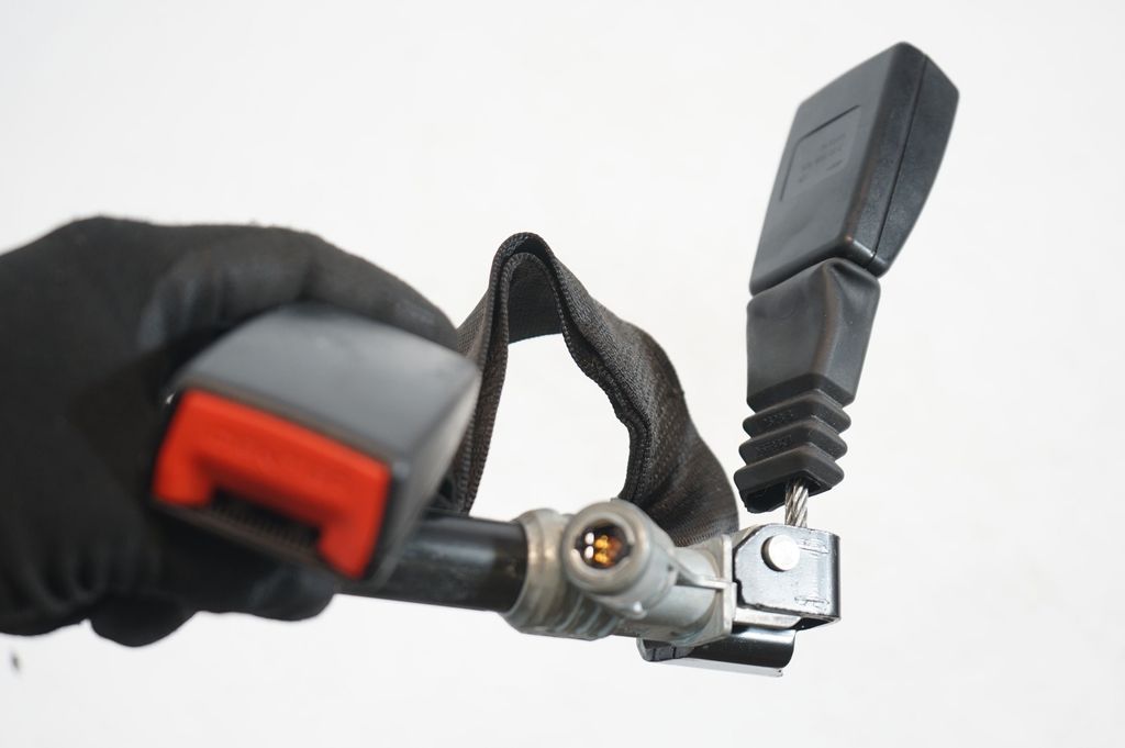 Rear seatbelt buckle (6)