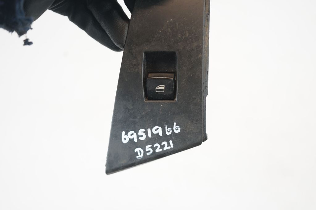 Electric window control switch (8)