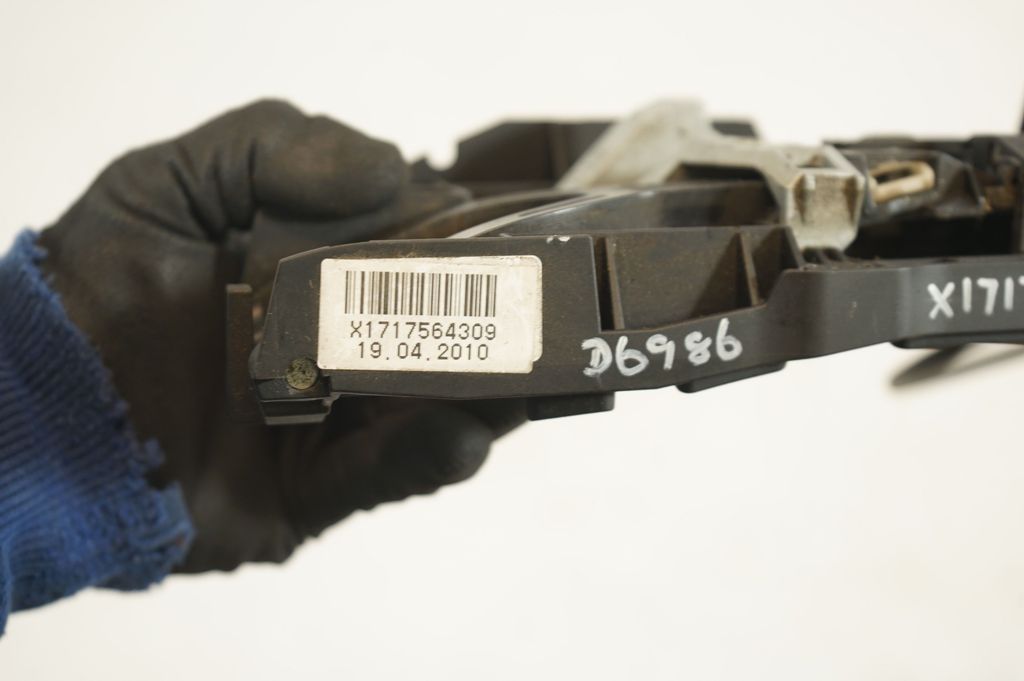 Front door exterior handle (9)