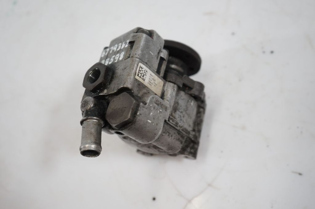 Power steering pump (8)