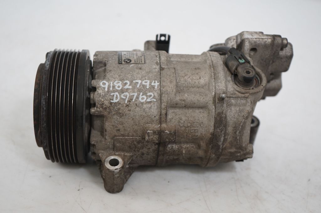 Air conditioning compressor pulley (10)