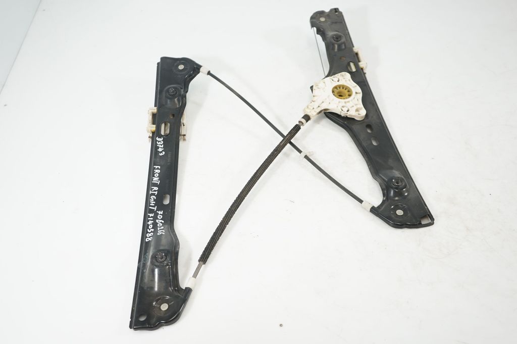 Front door window regulator with motor (2)