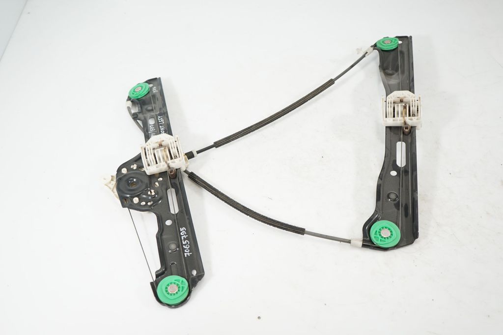 Front door window regulator with motor (4)