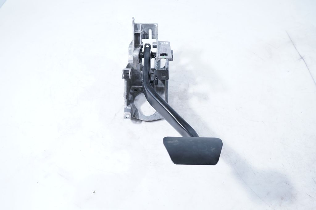Brake pedal (4)