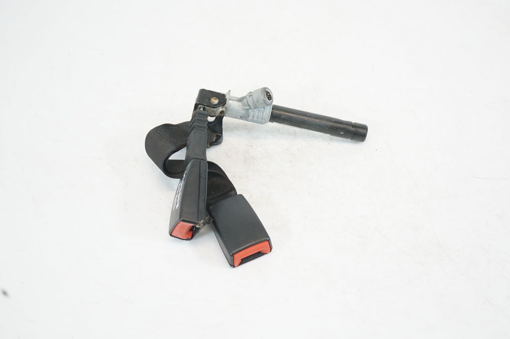 Rear seatbelt buckle (2)