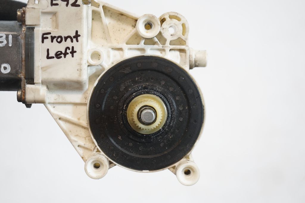 Front door window regulator motor (6)