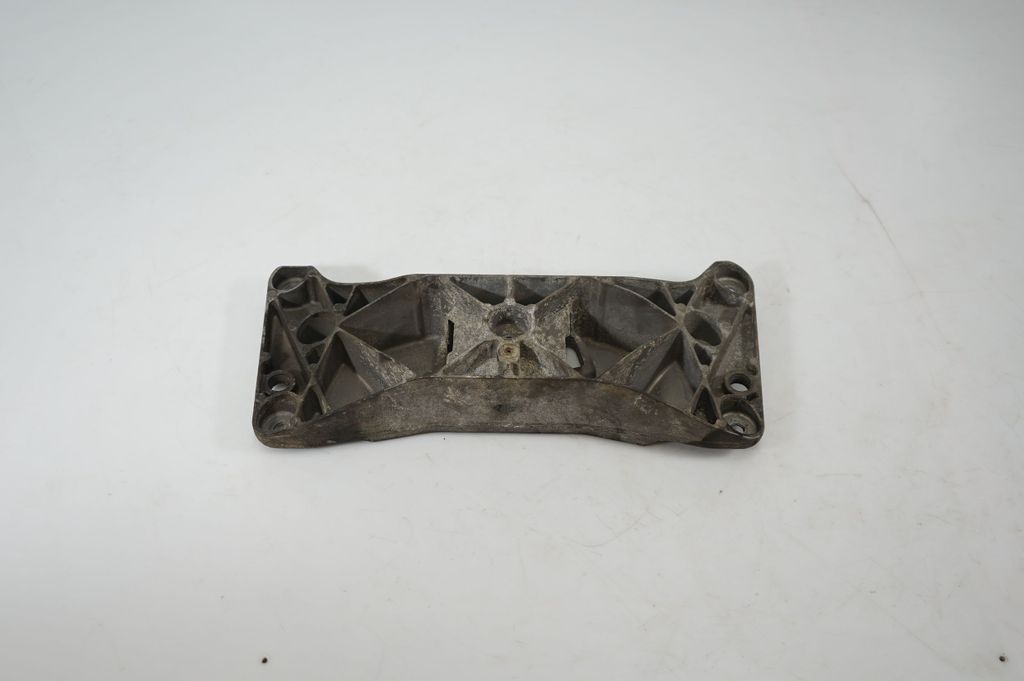 Gearbox mounting bracket (3)