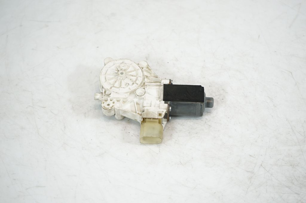 Front door window regulator with motor (5)