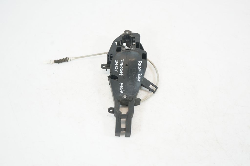 Rear door exterior handle/bracket (2)