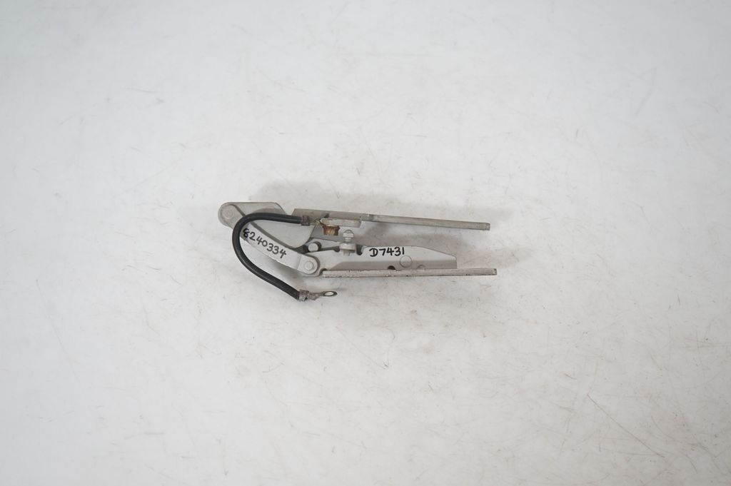 Engine bonnet/hood hinges