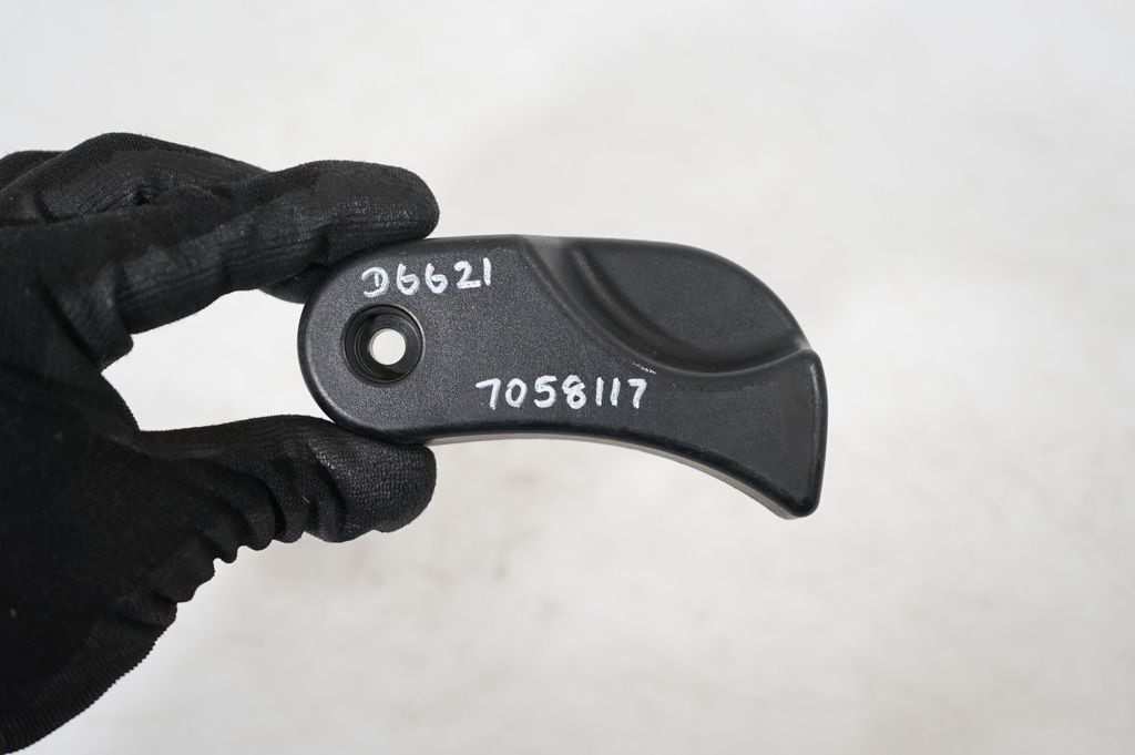 Engine bonnet (hood) release handle (7)