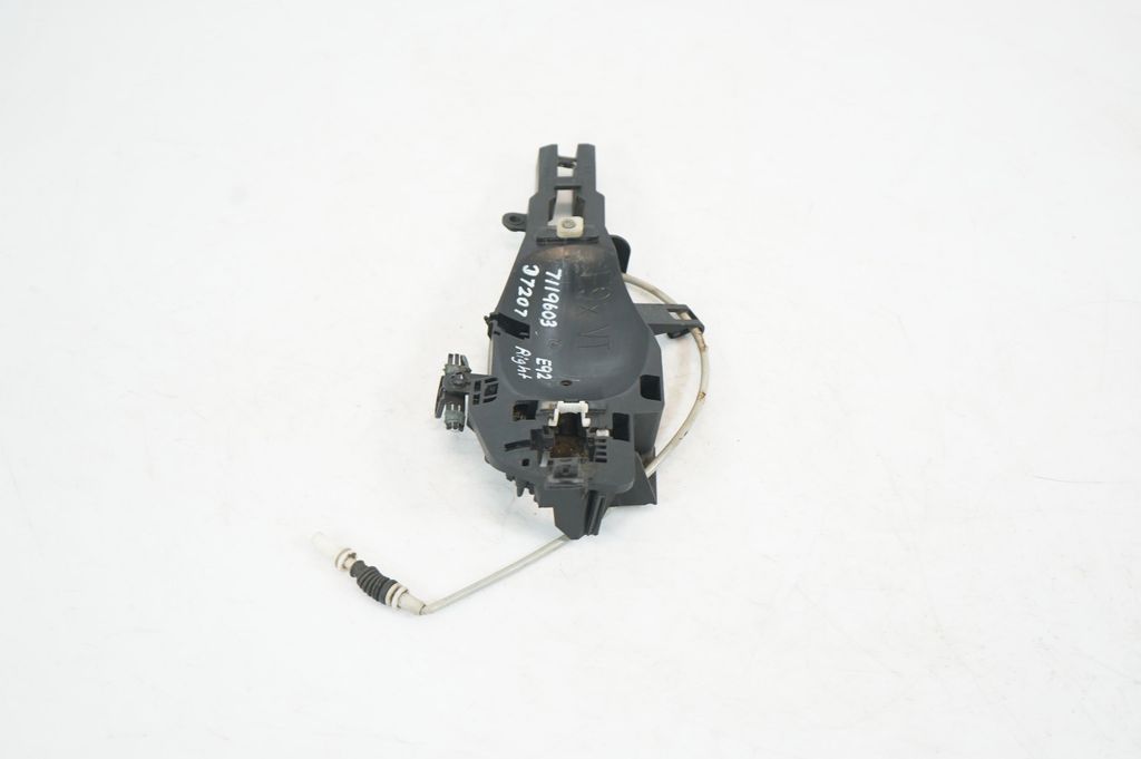 Front door coupe exterior handle/bracket (2)