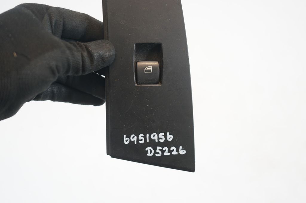 Electric window control switch (8)