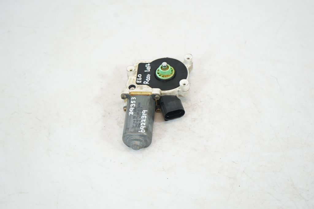 Rear door window regulator motor (4)