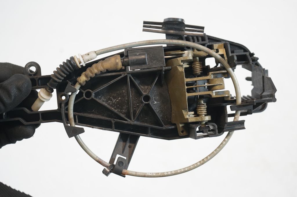 Rear door exterior handle/bracket (6)