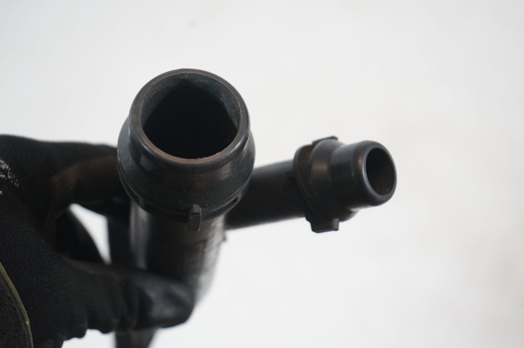 Engine coolant pipe/hose (7)